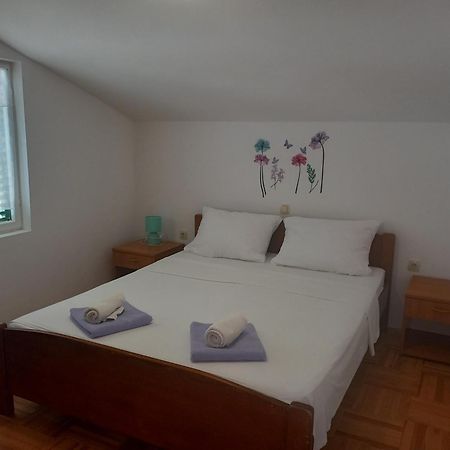 Apartments Mira Лопар Экстерьер фото